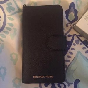 Michael kors phone wallet